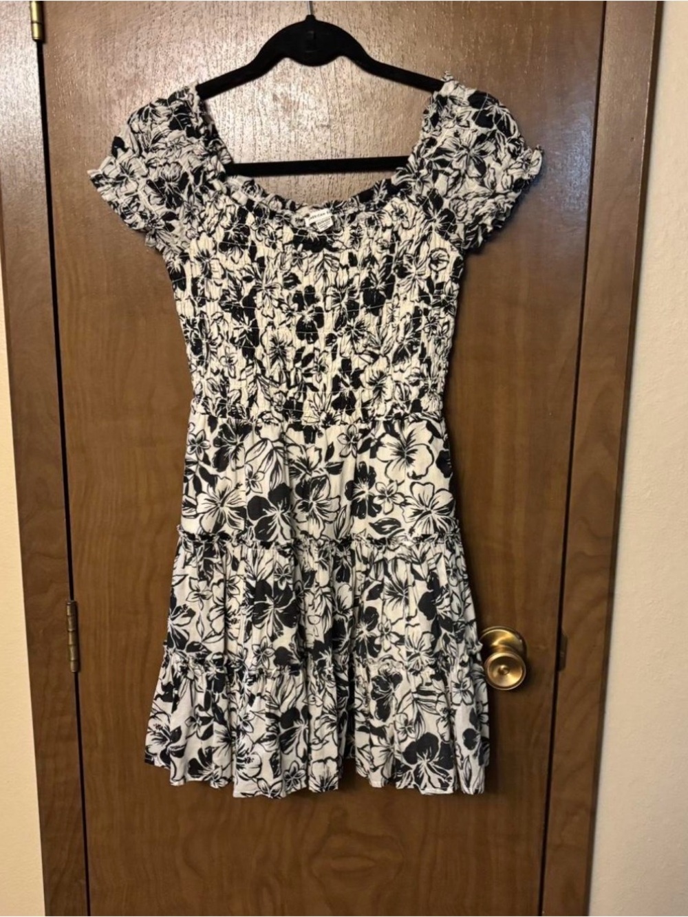 American Eagle White and Black Hawaiian Floral Dress